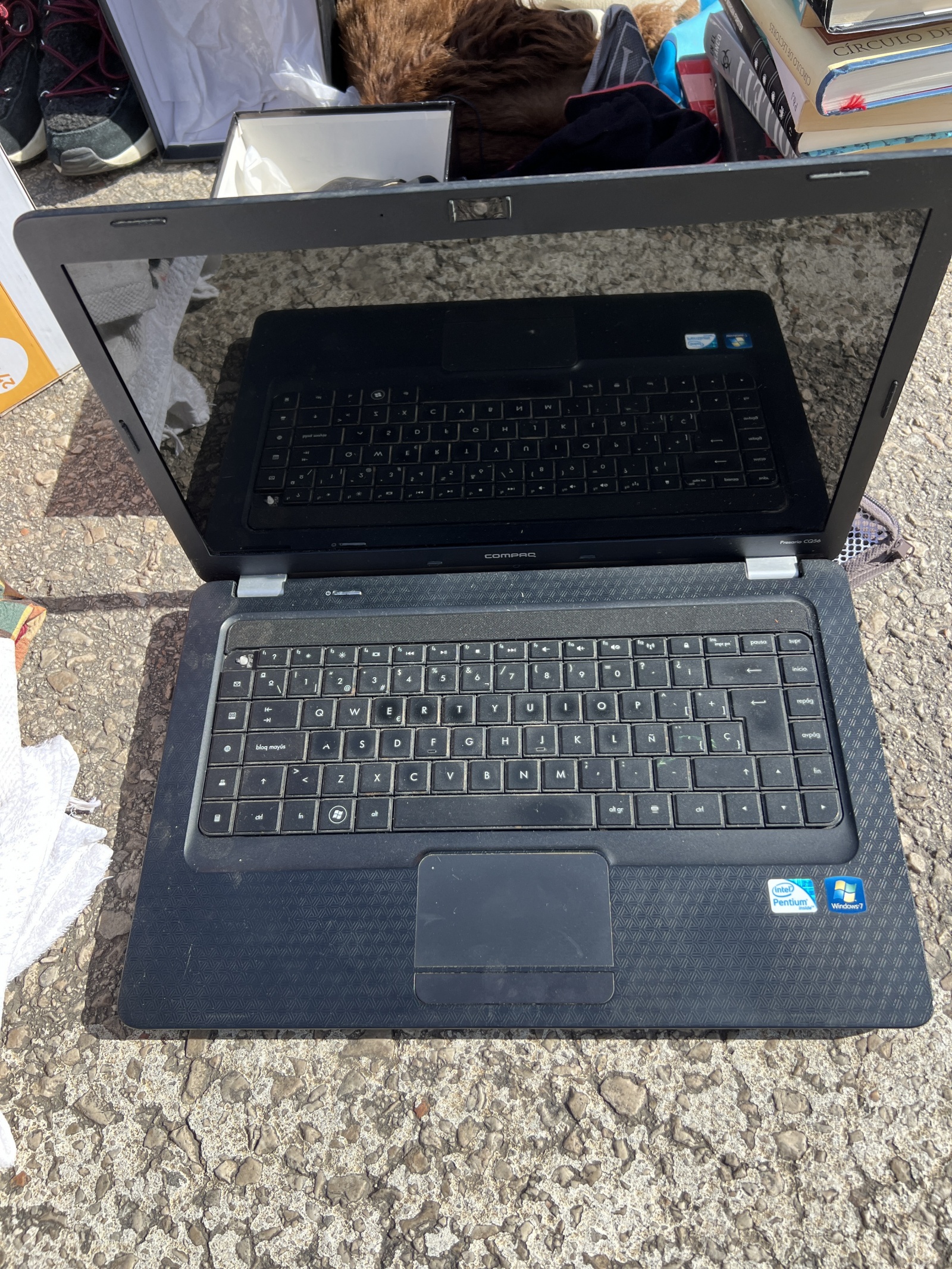 Ну что, снова испанская барахолка: от роботов-пылесосов до ноутбуков. И немного странных девайсов - 13