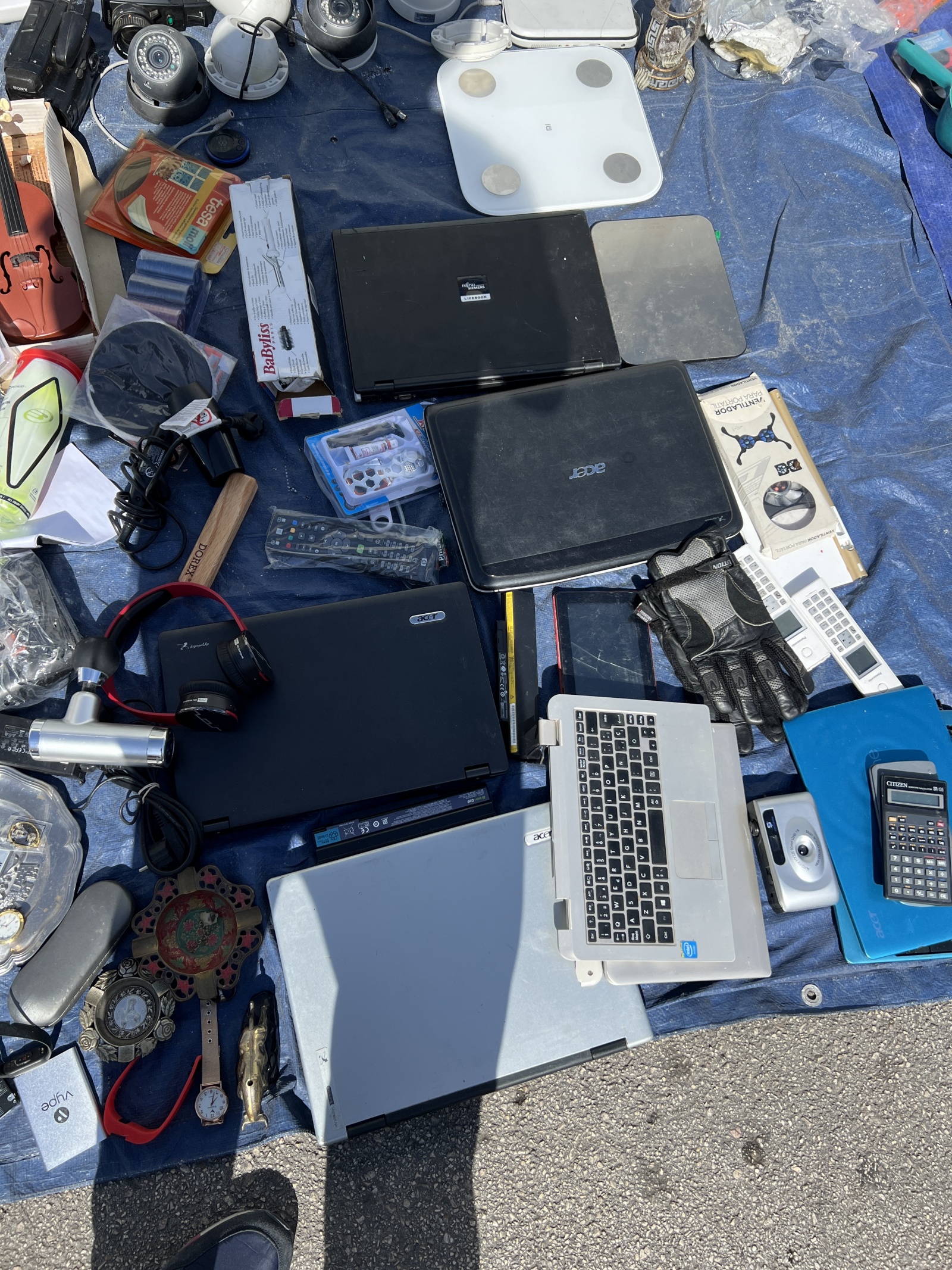 Ну что, снова испанская барахолка: от роботов-пылесосов до ноутбуков. И немного странных девайсов - 15