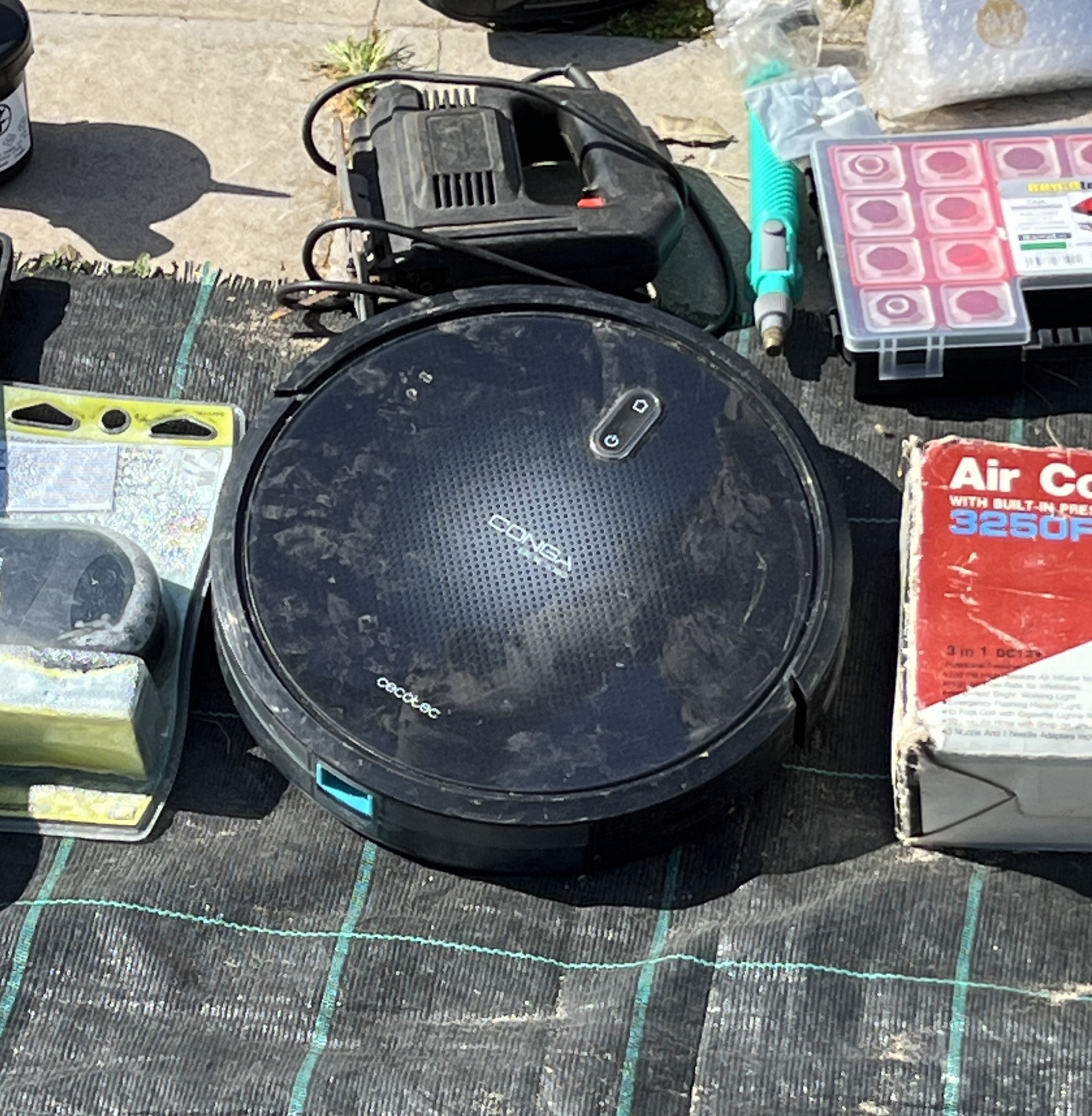 Ну что, снова испанская барахолка: от роботов-пылесосов до ноутбуков. И немного странных девайсов - 21