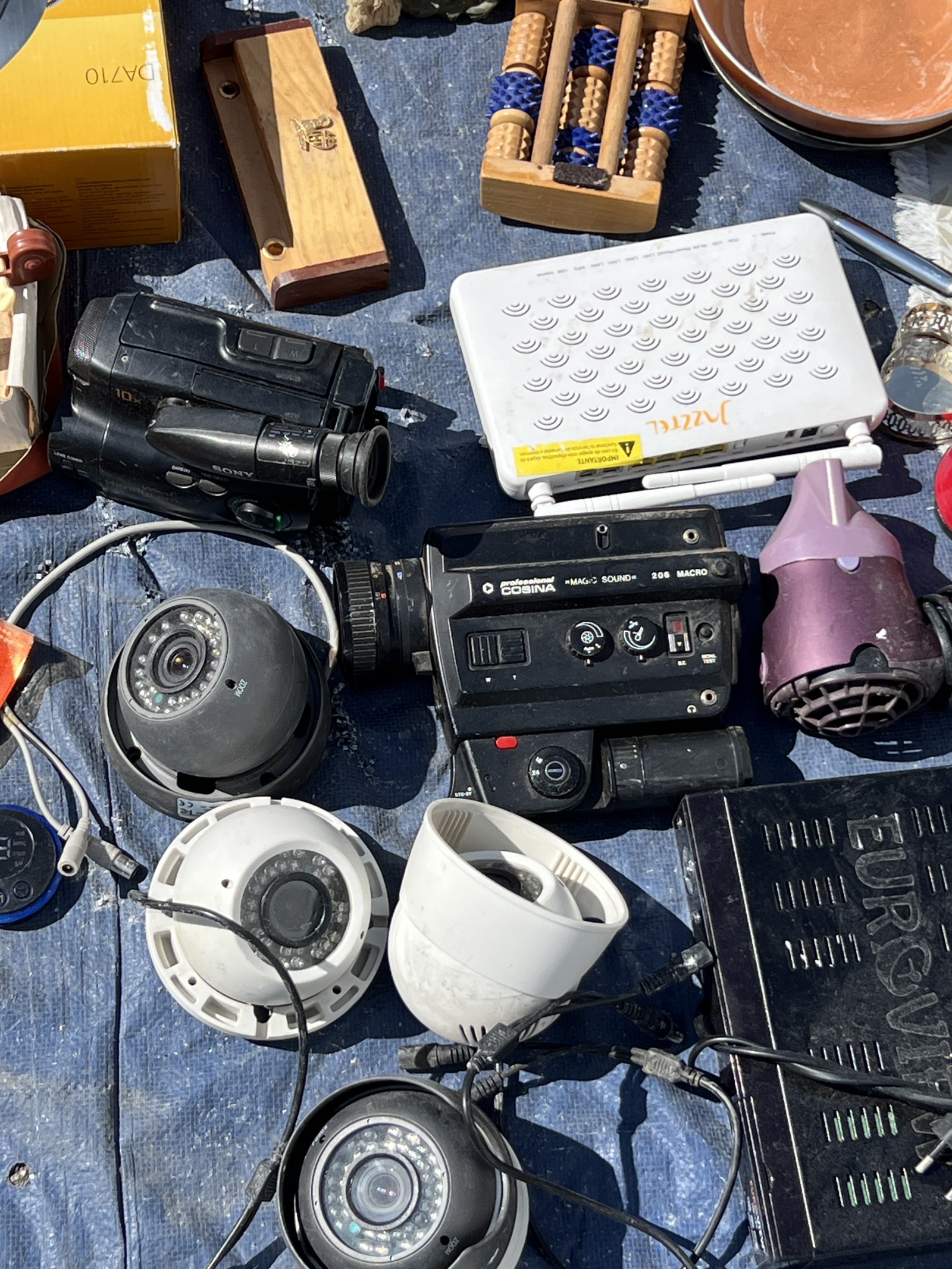 Ну что, снова испанская барахолка: от роботов-пылесосов до ноутбуков. И немного странных девайсов - 30