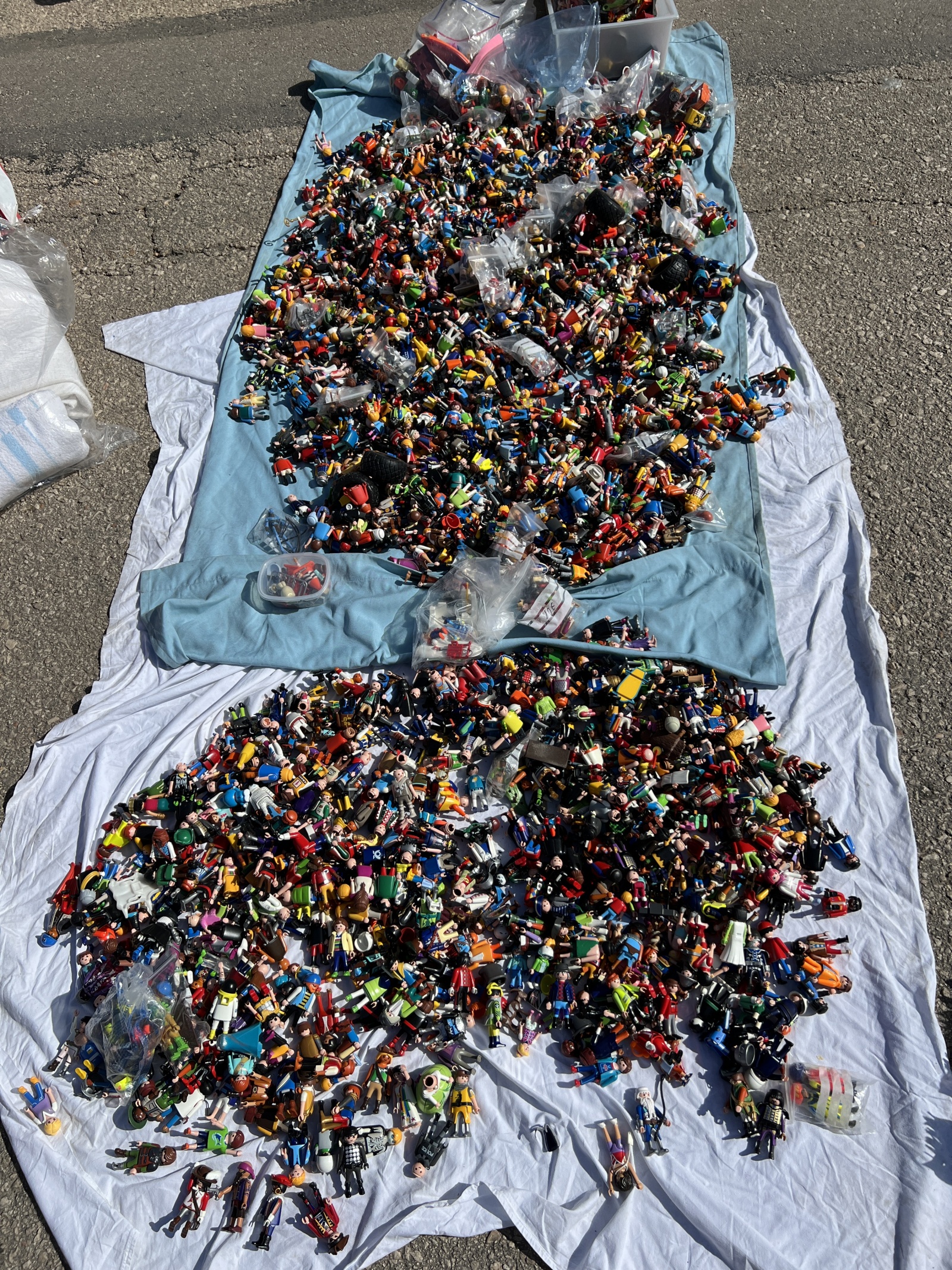 Ну что, снова испанская барахолка: от роботов-пылесосов до ноутбуков. И немного странных девайсов - 32