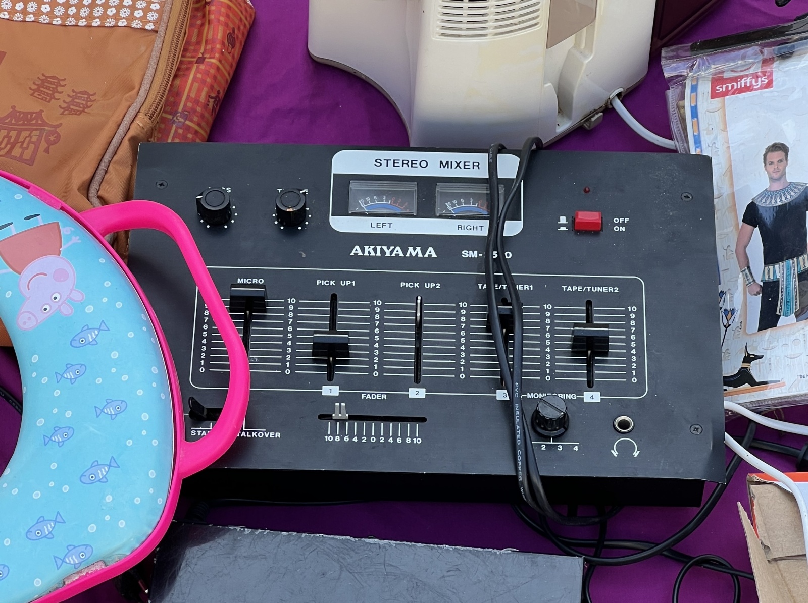 Ну что, снова испанская барахолка: от роботов-пылесосов до ноутбуков. И немного странных девайсов - 4