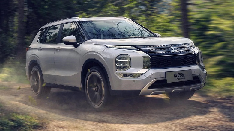 На 1 млн рублей дешевле Monjaro. Дилер продает новый Mitsubishi Outlander с 2,5-литровым мотором за 3,55 млн рублей