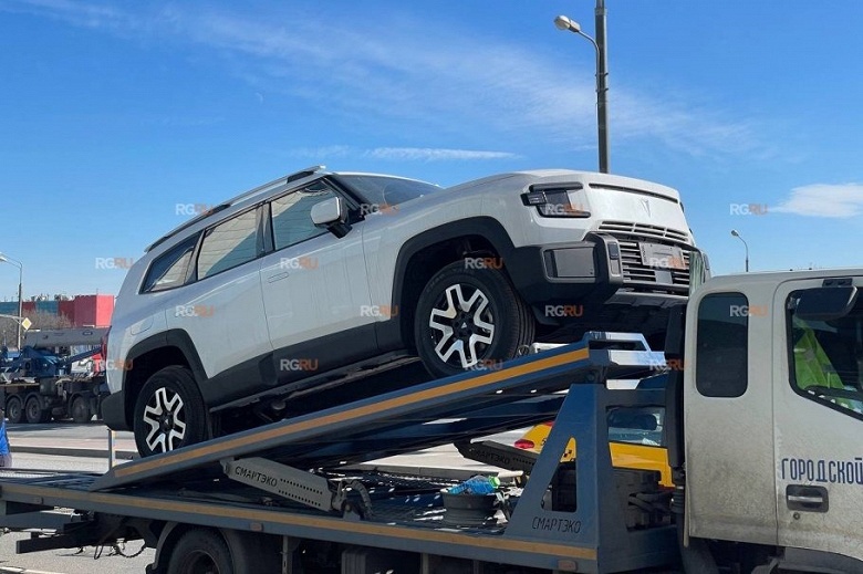 Одноклассник Toyota Land Cruiser 250 с пневмоподвеской уже в России: перед официальным началом продаж к нам прибыли новые внедорожники Deepal G318