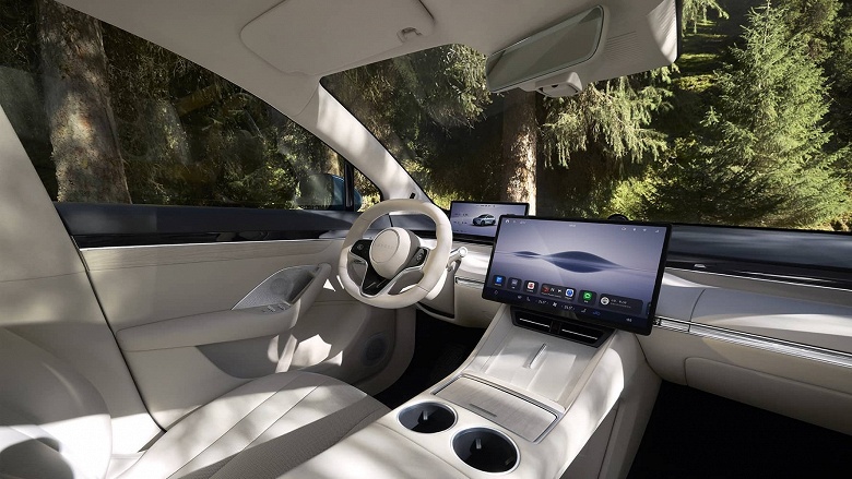 Самый продаваемый китайский SUV в своей категории, который составил конкуренцию BMW X6. Новый Luxeed R7 от Chery и Huawei теперь проезжает 1673 км с полным баком