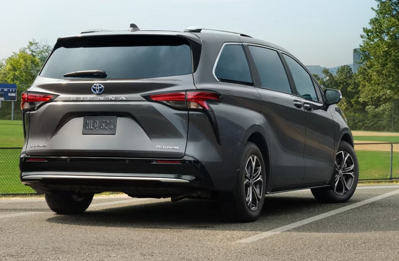 У официального дилера Toyota в России появилась Toyota Sienna 2025: с полным приводом, богатым оснащением и силовой установкой на 245 л.с.