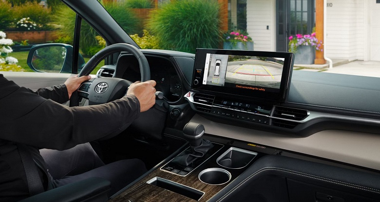 У официального дилера Toyota в России появилась Toyota Sienna 2025: с полным приводом, богатым оснащением и силовой установкой на 245 л.с.