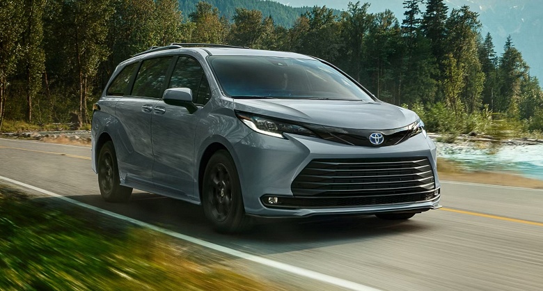 У официального дилера Toyota в России появилась Toyota Sienna 2025: с полным приводом, богатым оснащением и силовой установкой на 245 л.с.