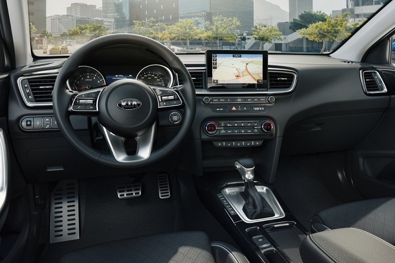 В продаже в России появились Kia Ceed 2025: проверенный мотор, 6-ступенчатый &laquo;автомат&raquo; и официальная гарантия &mdash; от 3,25 млн рублей