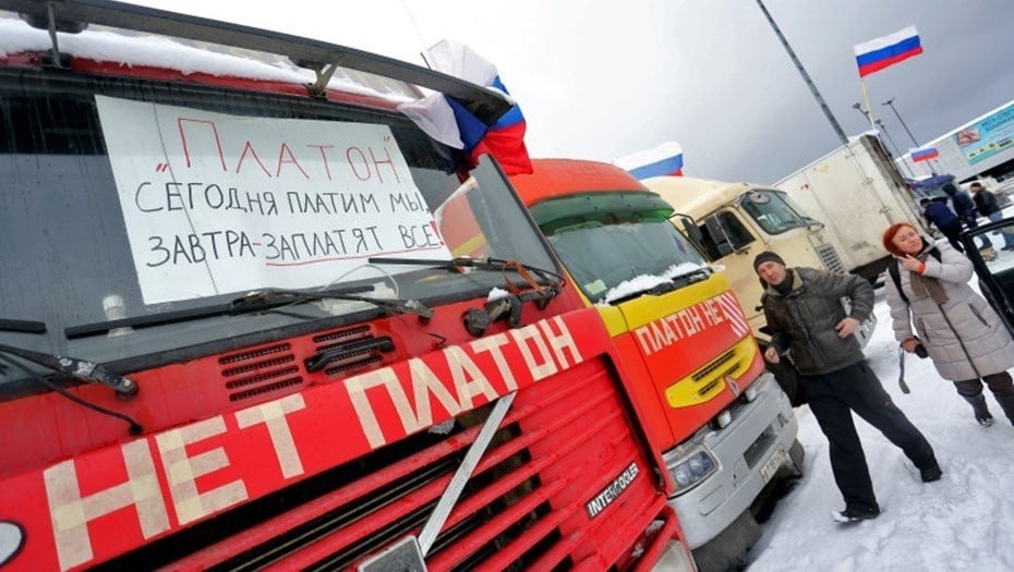 Сборы и налоги составляют 22%, это почти что расходы на топливо на месяц, понятно, почему перевозчики негодуют, когда они растут. 