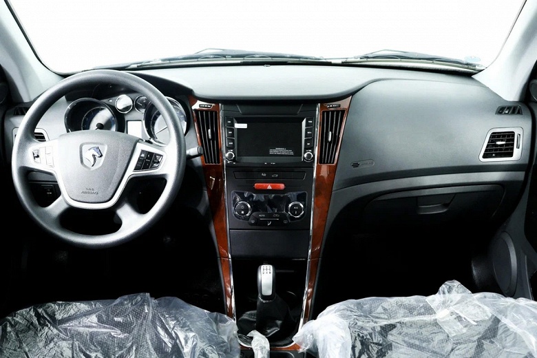 Иранский &laquo;убийца Гранты&raquo;, или новый 116-сильный седан всего за 1,34 млн рублей. У крупного дилера появились в продаже Iran Khodro Dena