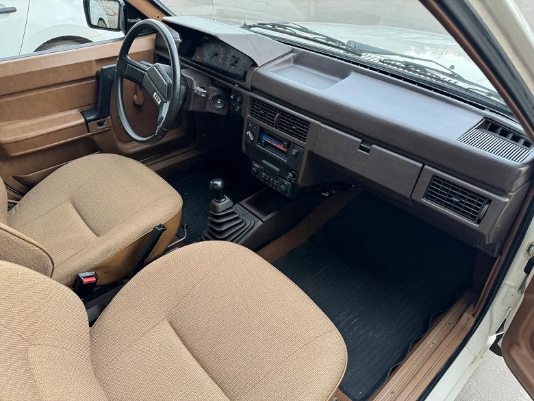 «Москвич» 1990 года выпуска по цене новой Lada Granta: в Москве продают «капсулу времени» «Москвич-2141» за 750 тыс. рублей - 3 «Москвич» 1990 года выпуска по цене новой Lada Granta: в Москве продают «капсулу времени» «Москвич-2141» за 750 тыс. рублей