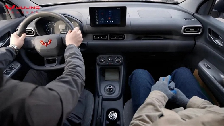 Представлен первый в мире минивэн с запасом хода свыше 1000 км за $9400 (800 тыс. рублей) &mdash; Wuling Hongguang Extended-range Edition