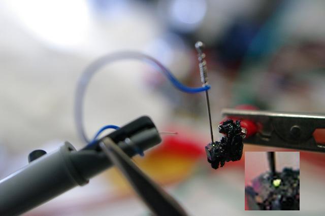 Изображение выглядит как кабель, в помещении, микрофон, музыка  Контент, сгенерированный ИИ, может содержать ошибки.