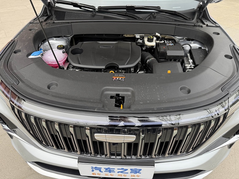 Представлен совершенно новый Geely Atlas 2025: другой дизайн, улучшенный салон, но больше никакого &laquo;автомата&raquo;