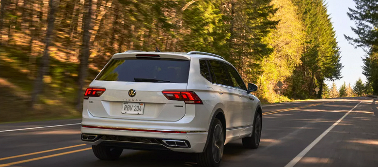 В Россию завезли сотни Volkswagen Tiguan: машины продают с гарантией 2 года или 100 000 км