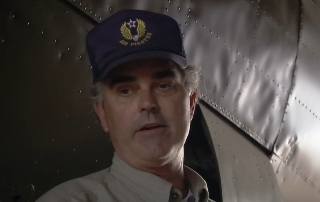 Гэри Ларкинс в середине 2000-х. Кадр из телешоу Mega Movers,эпизод «B-25 bomber»