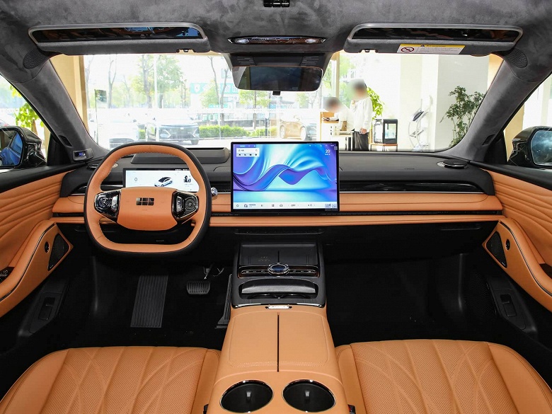 Предложение Geely, от которого сложно отказаться: 5-метровый 380-сильный седан Galaxy Star 8 &mdash; дешевле 20 тыс. долларов (и VIP-сиденья с топовой акустикой в подарок)