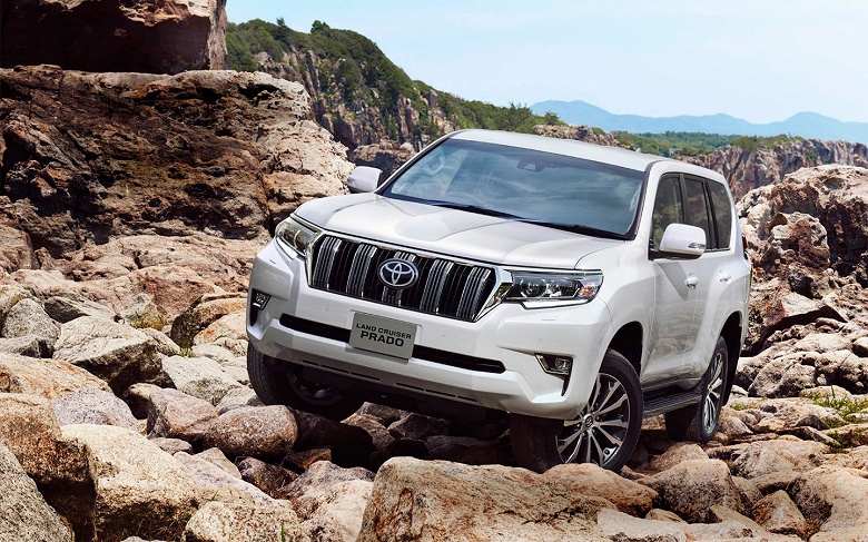 Дилеры РФ пытаются избавиться от новых Toyota Land Cruiser Prado 2022 года: их продают вдвое дешевле машин 2025 года
