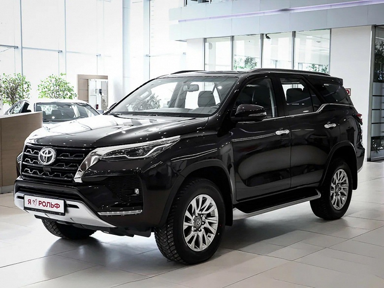 Официальный дилер продает полноприводные внедорожники Toyota Fortuner с официальной гарантией — от 6,3 млн рублей - 1 Официальный дилер продает полноприводные внедорожники Toyota Fortuner с официальной гарантией — от 6,3 млн рублей