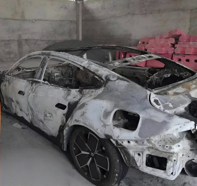 Двери взорвавшегося Xiaomi SU7, который унёс жизни трёх студентов, можно было открыть даже при поврежденном аккумуляторе &mdash; для этого дополнительно предусмотрели четыре механические ручки