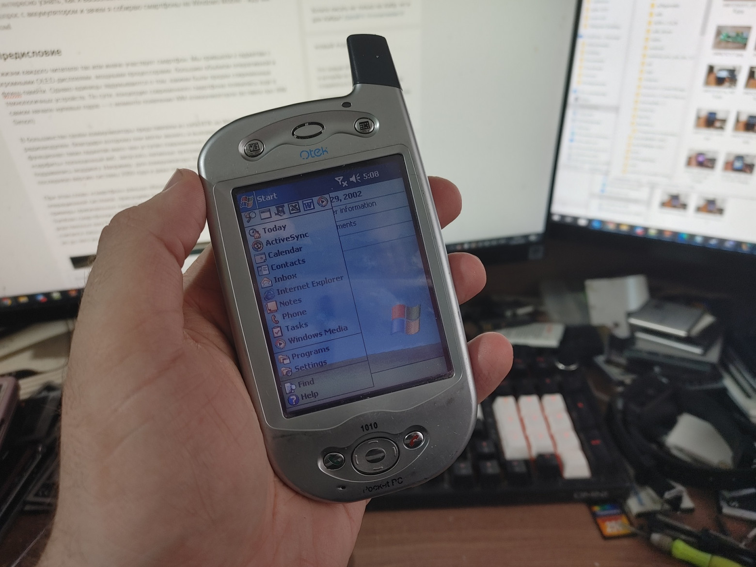 Вообще, первым смартфоном принято считать IBM Simon. Но первым смартфоном, близким к концепции современных устройств был Qtek 1010 2002 года выпуска. Подарок от подписчика Андрея, отреставрирован.