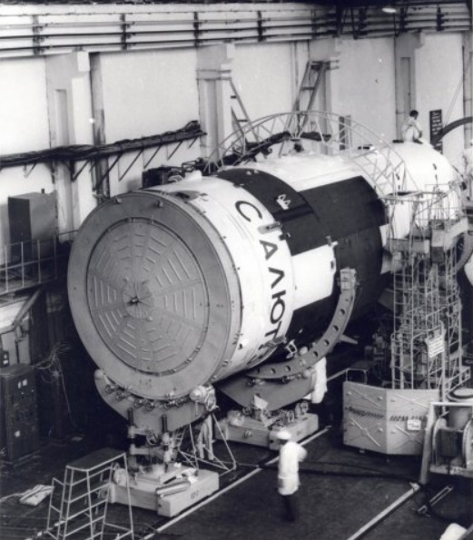 Подготовка «Салюта-3» к запуску