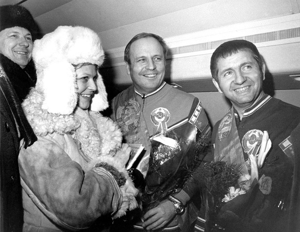 Горбатко и Глазков вернулись с орбиты