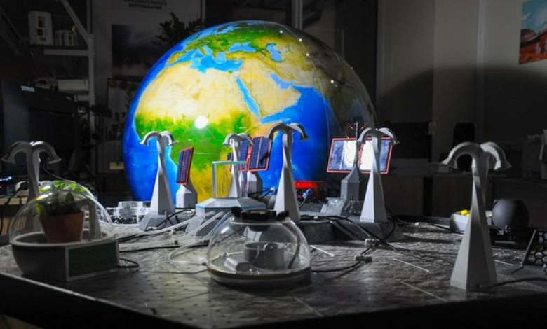 В Москве построили лунную базу &mdash; это учебная модель. Уникальная платформа будет учить школьников биологии и программированию для будущих лунных миссий