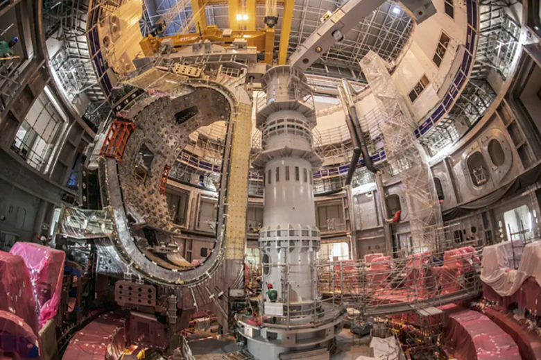 «Искусственное солнце» становится ближе: во Франции успешно установили первый модуль ITER - 1 «Искусственное солнце» становится ближе: во Франции успешно установили первый модуль ITER