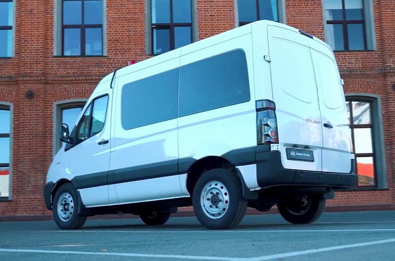 Российский фургон Sollers Atlant с 1,9-литровым мотором превратили в броневик - 2 Российский фургон Sollers Atlant с 1,9-литровым мотором превратили в броневик