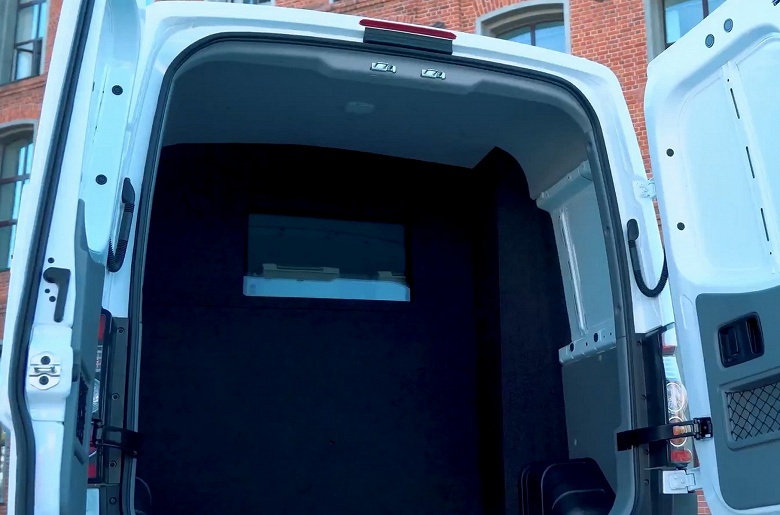 Российский фургон Sollers Atlant с 1,9-литровым мотором превратили в броневик - 3 Российский фургон Sollers Atlant с 1,9-литровым мотором превратили в броневик