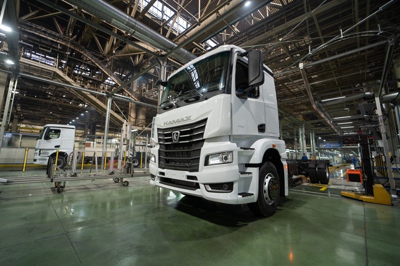 Выпущен первый среднетоннажный грузовик КамАЗ нового поколения К5