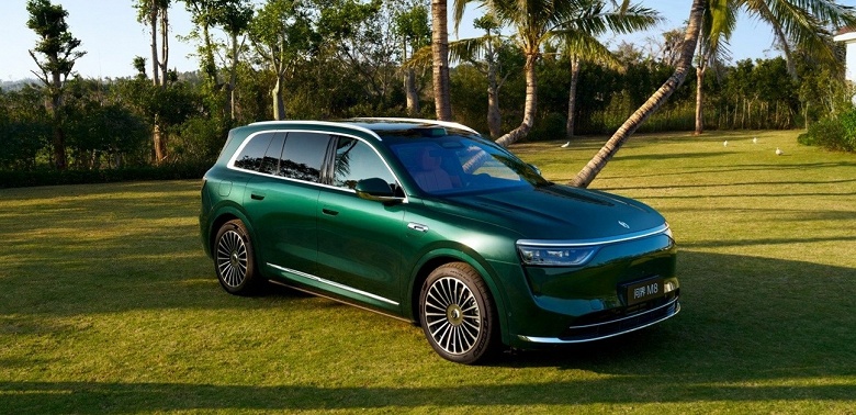 Флагман с запасом хода 1526 км, который выходит одновременно в России и Китае, установил абсолютный рекорд: новейший Aito M8 заказали уже 140 000 человек