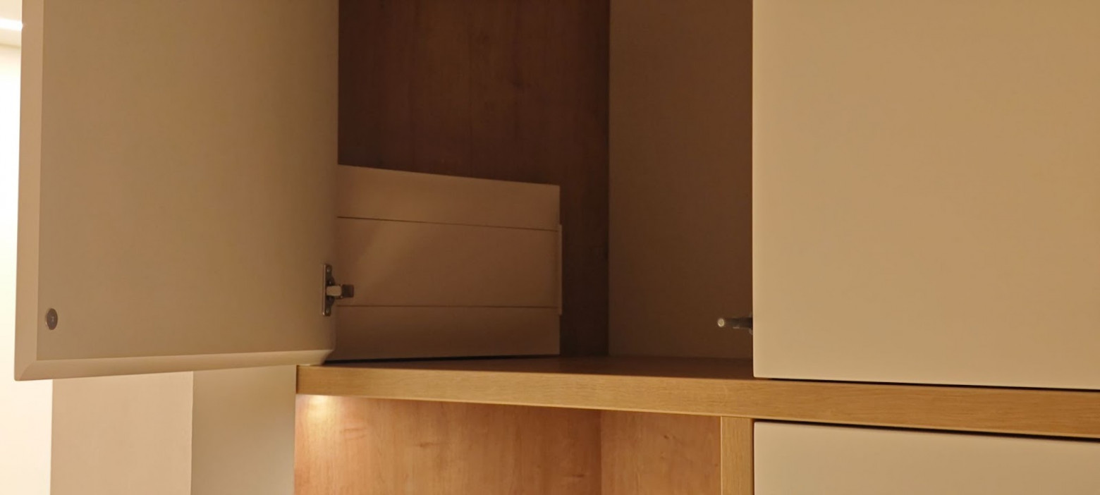 Практически не заметен в шкафу