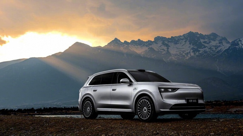 Эта машина от Huawei с запасом хода 1526 км официально едет в Россию: новейший бестселлер Aito M8 поступил в продажу в Китае