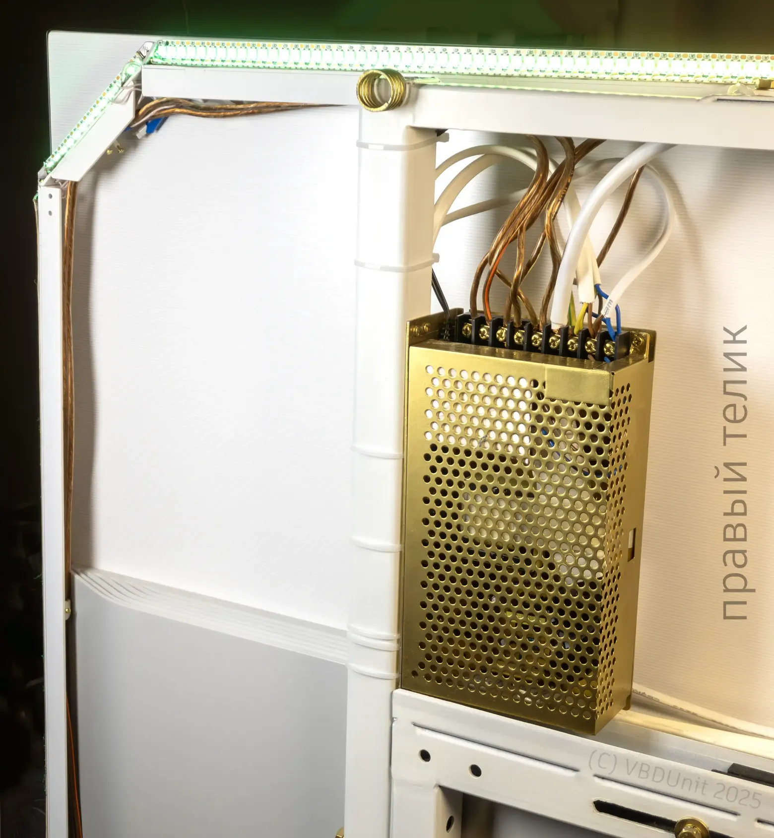 Правый БП получилось закрепить без пластины