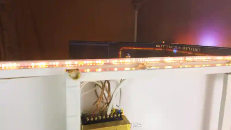 Внутри БП подсветки на 5В прячется маленький БП привода на 12В