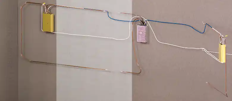 Система питания подсветки гнётся вместе с теликами