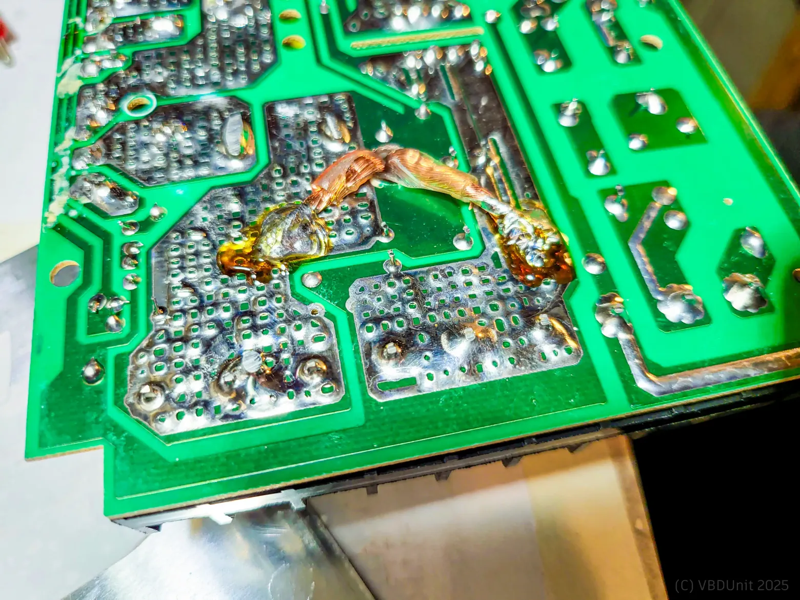 Аккуратно прецензионно припаиваемся к дорожкам