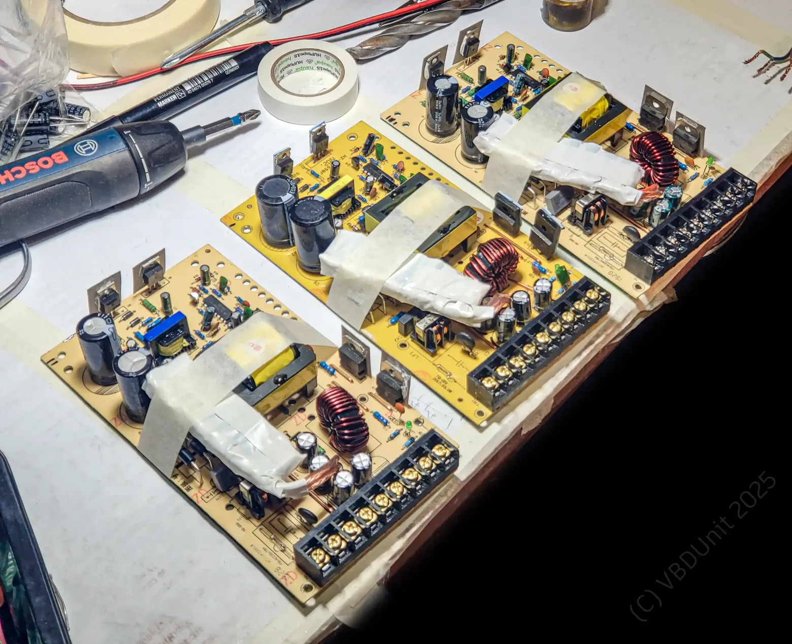 Улитки заняли расчётные места, пора собирать БП