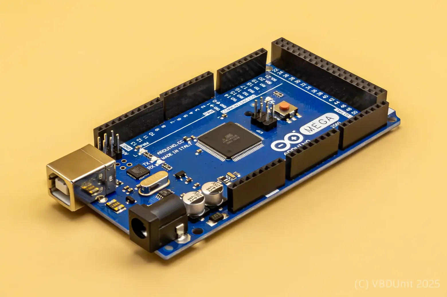 Пока вытаскивал из-за телика, чуток погнул разъёмы