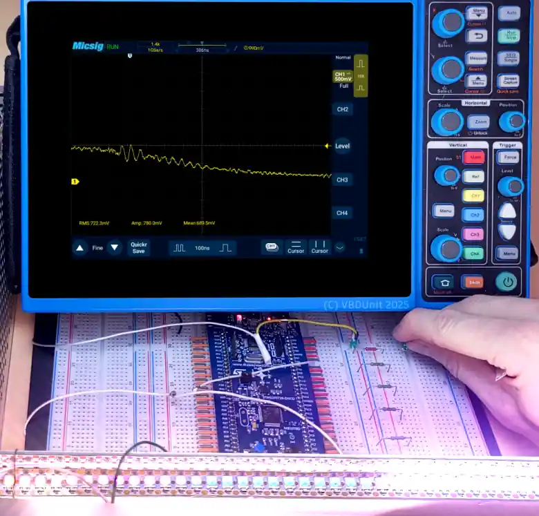 При длине провода до ленты 1 метр максимальное сопротивление резистора, при котором ленты понимают сигнал - это 600 Ом