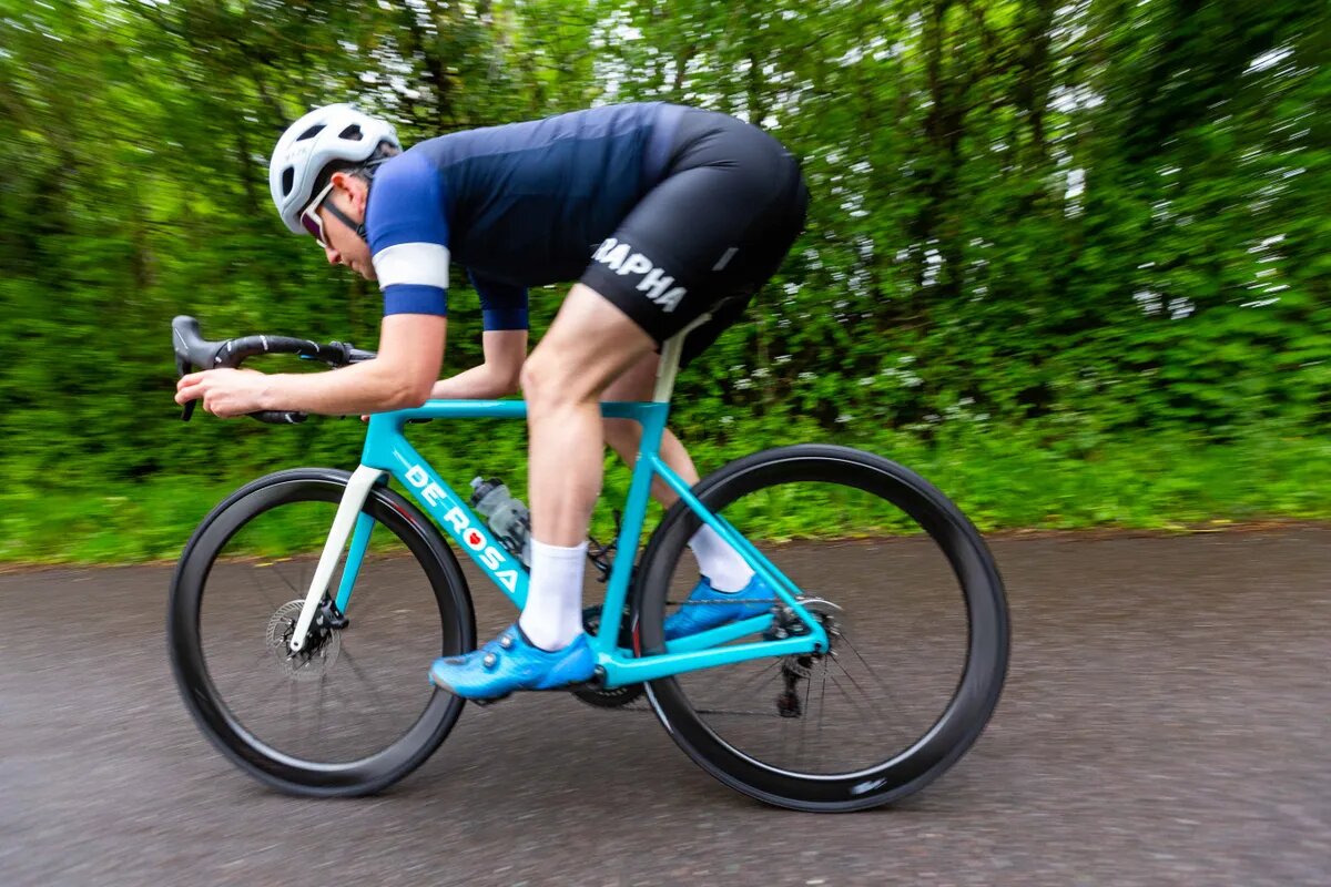 При наклоне вперед в аэропозицию напрягаются мышцы сгибателей бедра - Феликс Смит