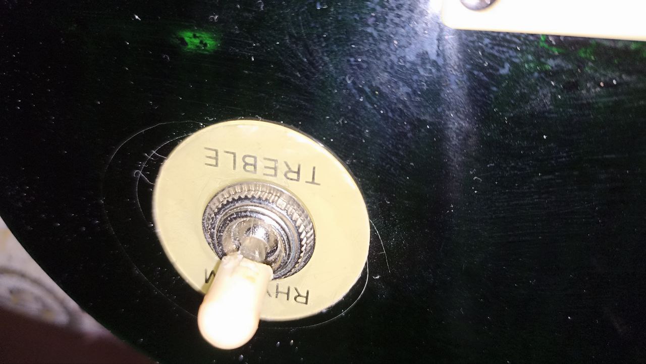 Гитарная катастрофа: дешёвый леспол IRIN пришёл с повреждениями - 12