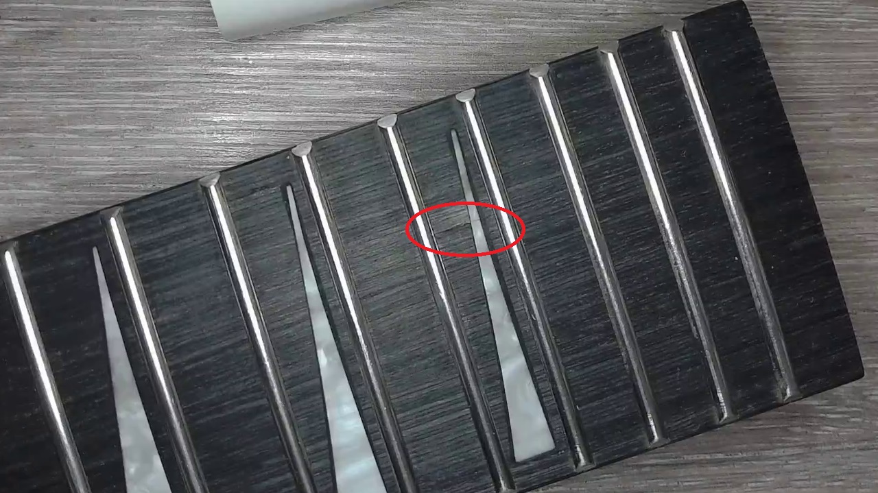 Гитарная катастрофа: дешёвый леспол IRIN пришёл с повреждениями - 4