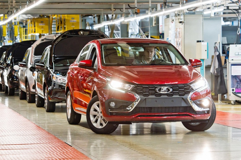 Новенькие Lada Iskra побежали по конвейеру (много фото с АвтоВАЗа): объявлена дата начала продаж &mdash; ждать придётся более трёх месяцев