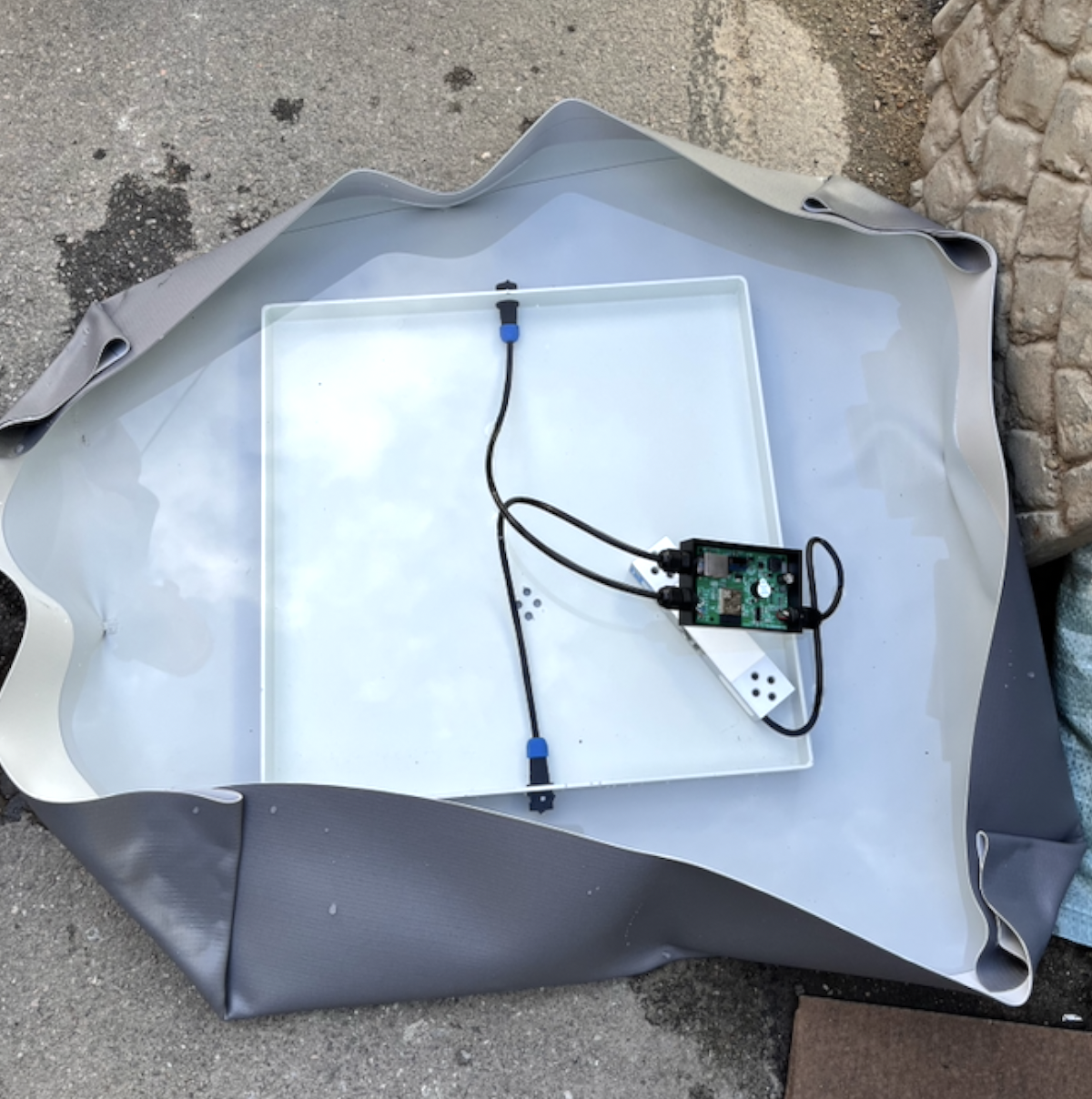 После суток под водой электроника продолжала исправно работать.