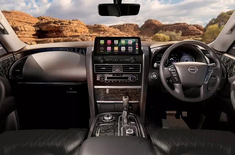 Nissan неожиданно обновил 15-летний внедорожник Patrol Y62: он получил новый экран и сохранил V8