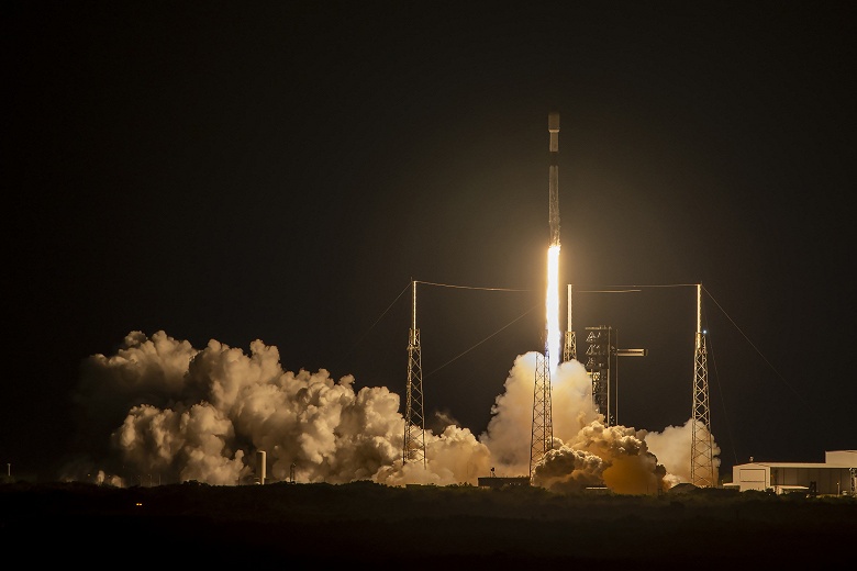 Не только Starlink: SpaceX запустила ракету Falcon 9 с разведывательными американскими спутниками